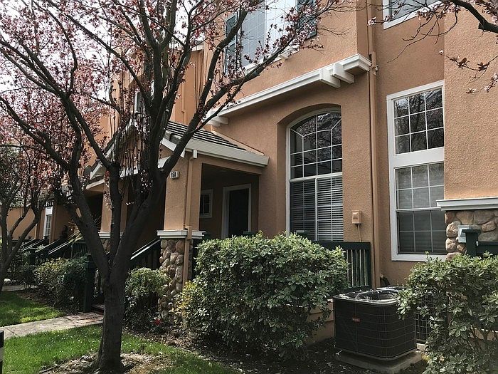 1st image of 958 Falcon Ct