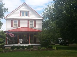 1123 Pletcher Rd, Youngstown, NY 14174