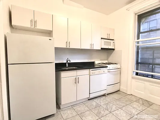 Rented by Sovereign Associates | media 22