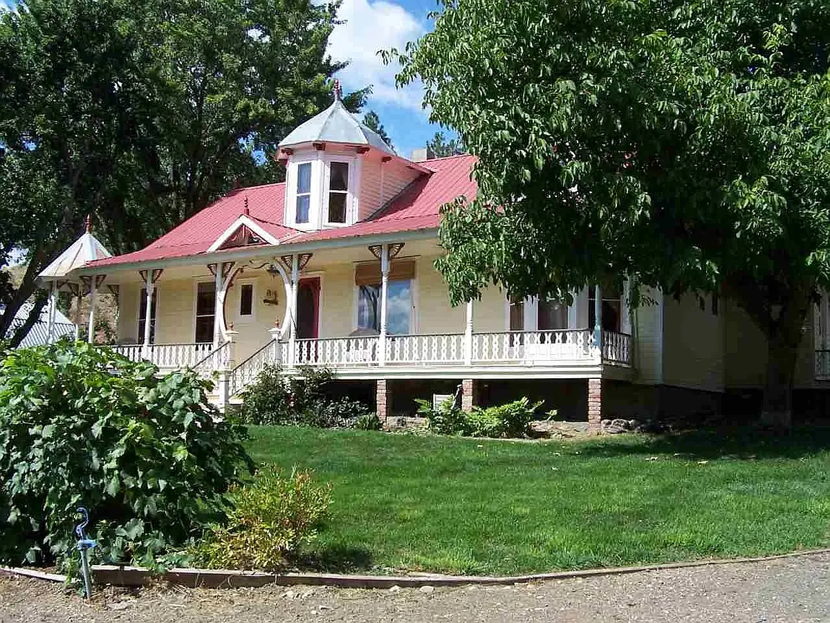 Building Photo - 2555 Pleasant Valley Rd