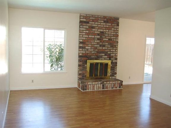 4th image of 2281 Pentland Way