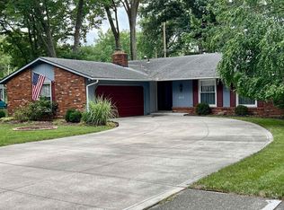 2219 Lakeland Ln, Fort Wayne, IN 46815