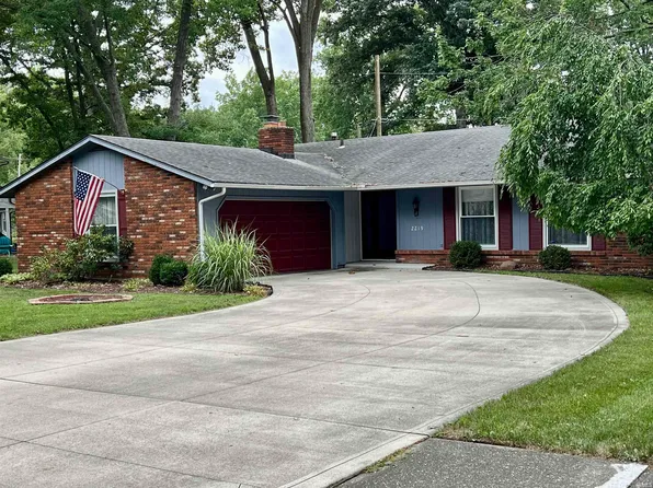 2219 Lakeland Ln, Fort Wayne, IN 46815