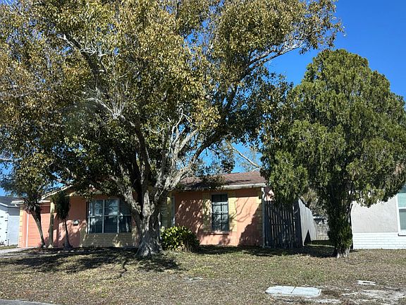 2nd image of 7517 Hollyridge Dr