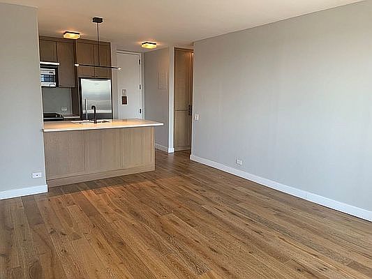 1st image of 560 W 43rd St APT 30F
