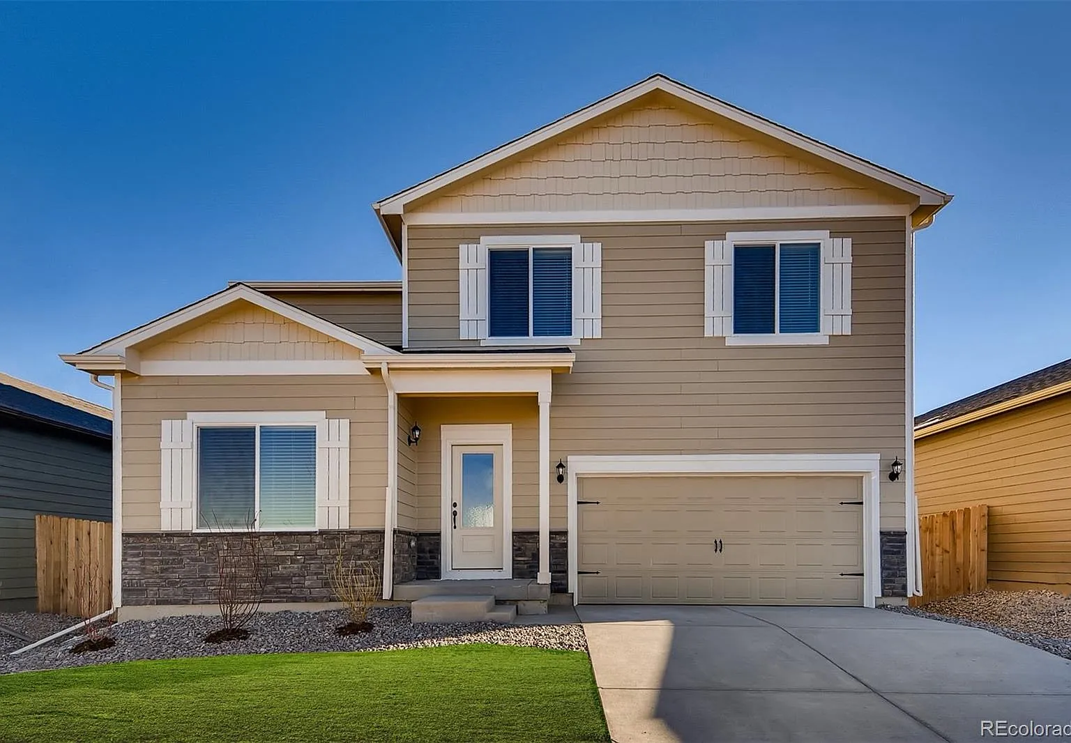 4 bed, 2.5 bath, 2361 sqft, $2,800 — Photo 1