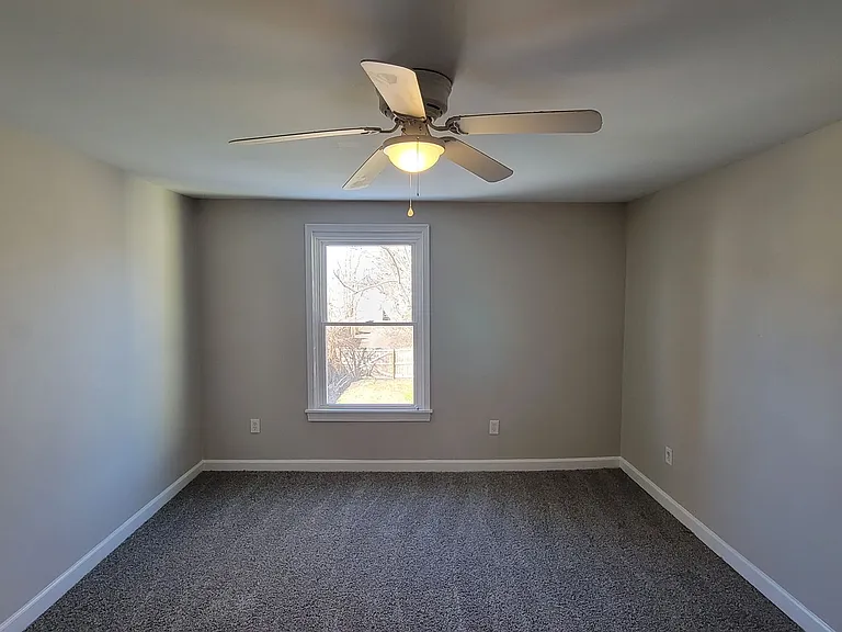 1709 Everett St — Photo 14