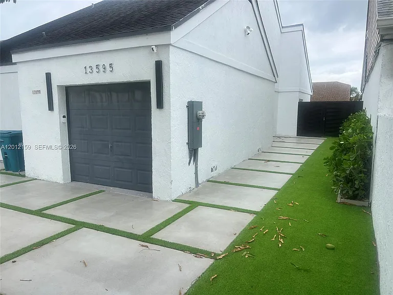 13595 SW 99th St — Photo 3