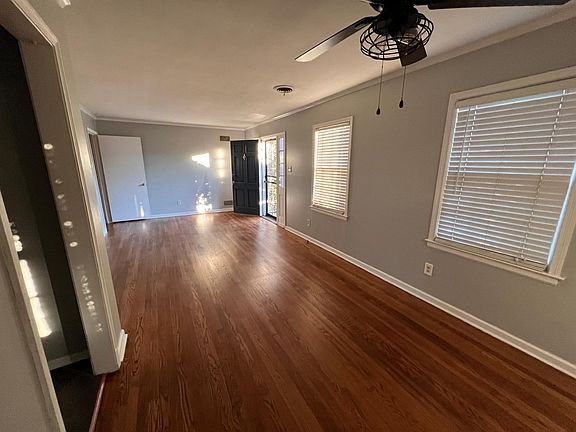Living room/dining room