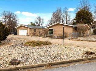 1601 Cartwright Cir, Springdale, AR 72762