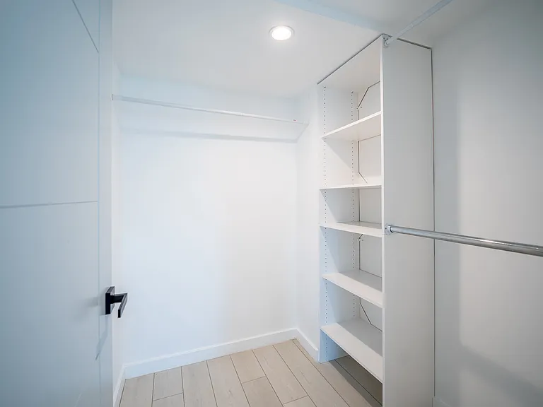 246 1/2 N Dillon St #246-1/2 — Photo 26