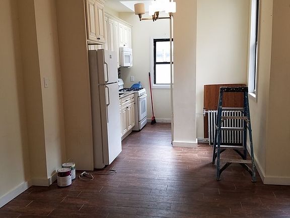 4th image of 310 Stockholm St #1R