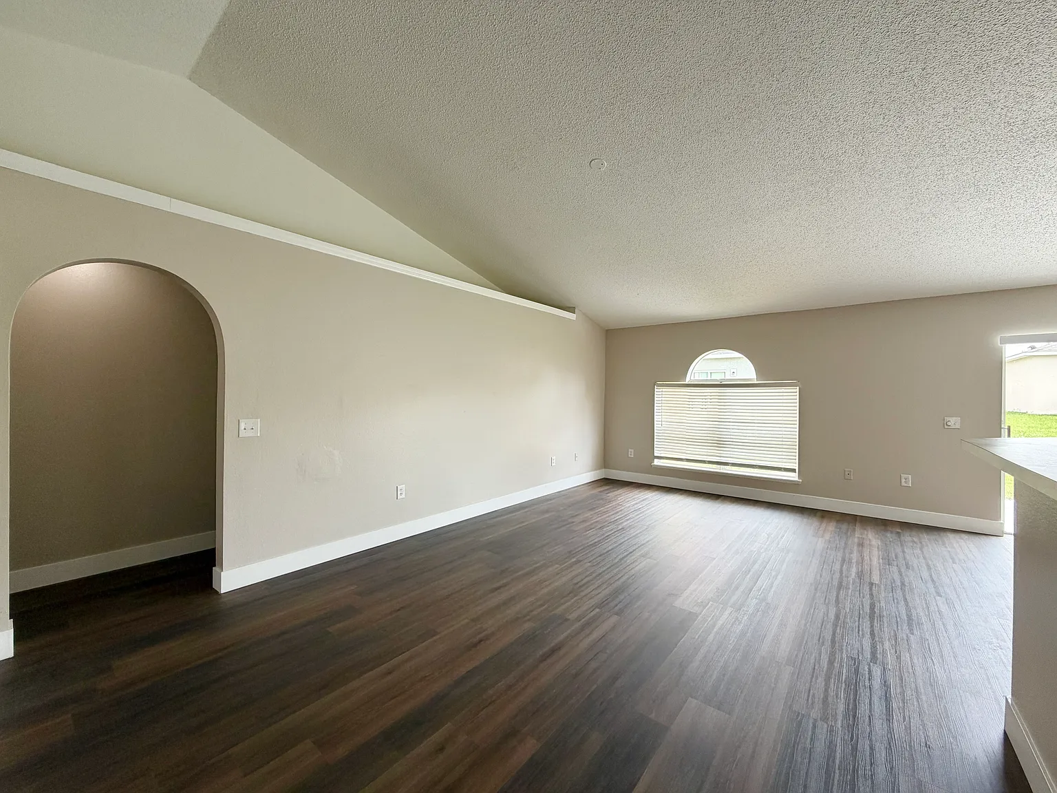 4 bed, 1829 sqft, $1,875 — Photo 4