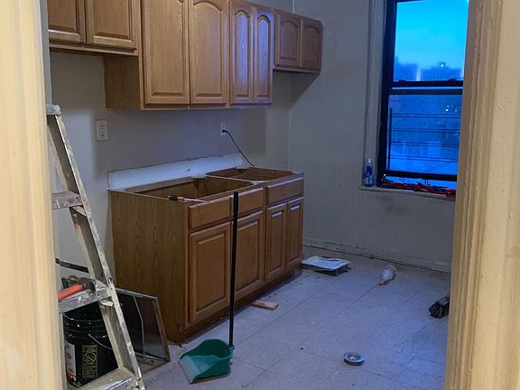 2nd image of 3201 Holland Ave #4B