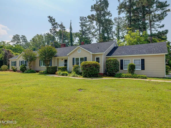 703 E Wilmington Street, Burgaw, NC 28425