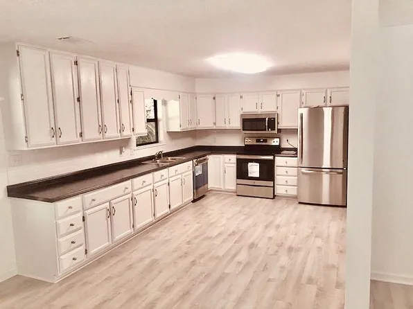 318 S Lake Dr, Thomson, GA 30824