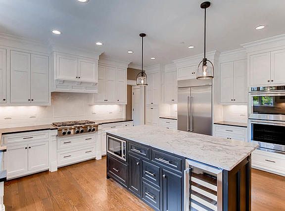 2nd image of 410 W Lincoln Ave