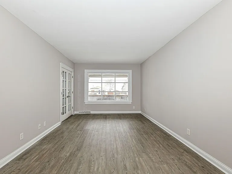 4418 5th Ave — Photo 3