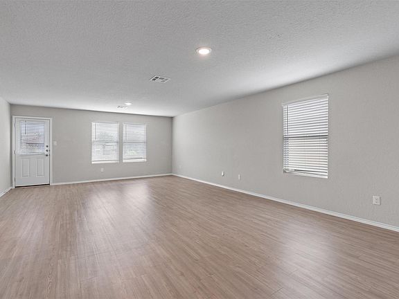 5th image of 518 Blue Stem Rd
