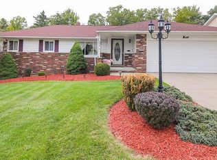 5400 Sandy Hook Dr, Parma, OH 44134