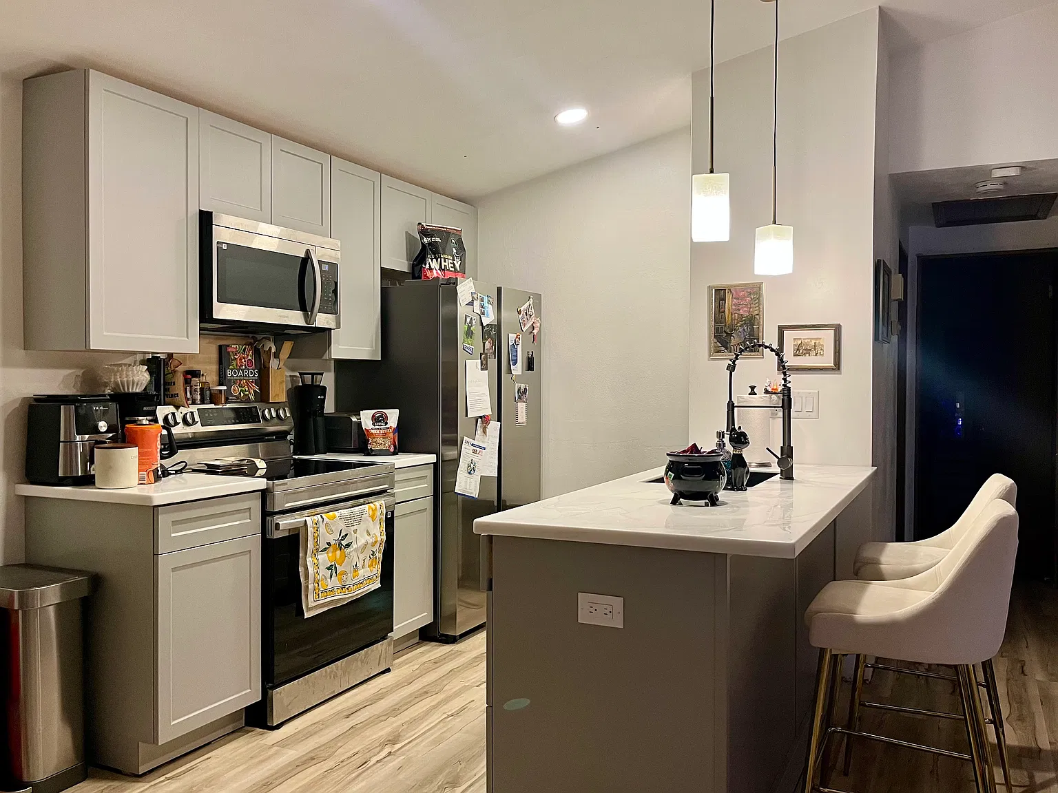 2 bed, 950 sqft, $2,300 — Photo 3