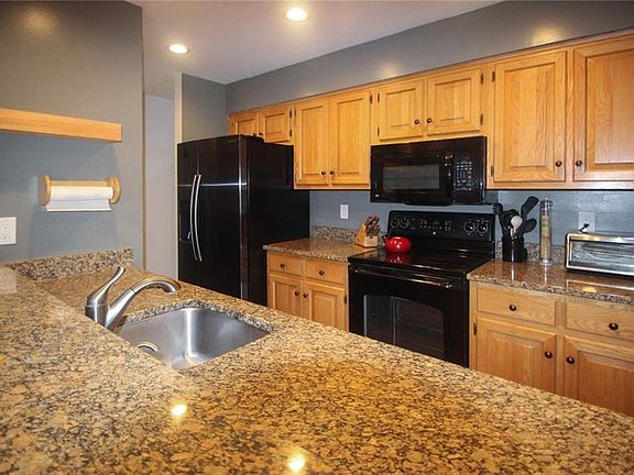 5th image of 806 Chestnut Dr