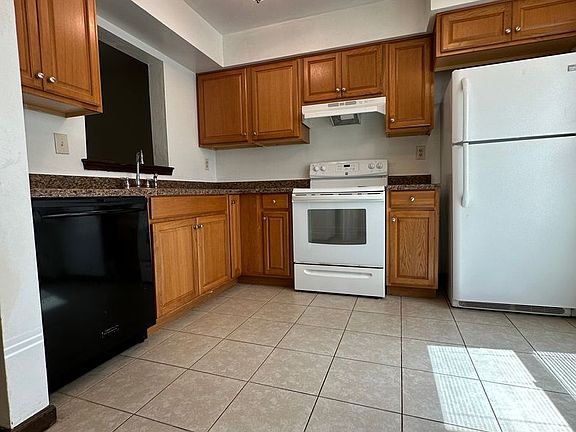 3rd image of 3825 Buchanan Dr