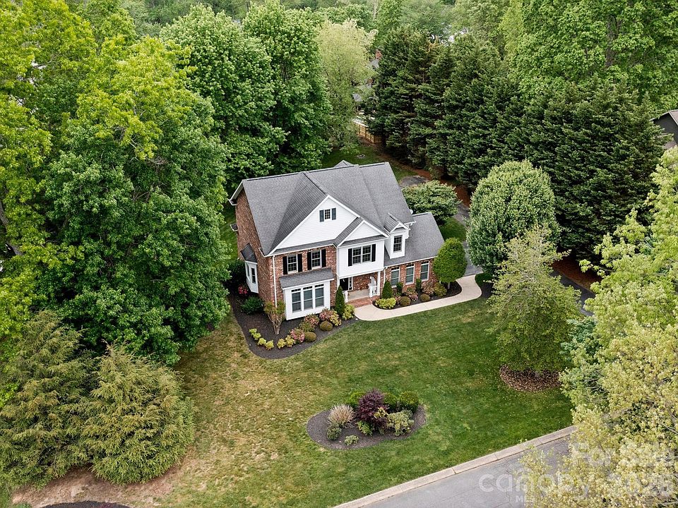 103 Berry Hill Dr #10, Hendersonville, NC 28791 | MLS #4376647