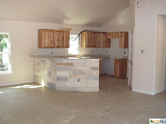 3rd image of 367 Flatrock Dr