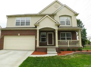 5794 N Dowling Rd, Westland, MI 48185
