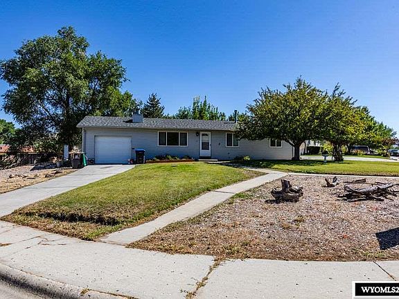 2nd image of 1740 Colorado Dr