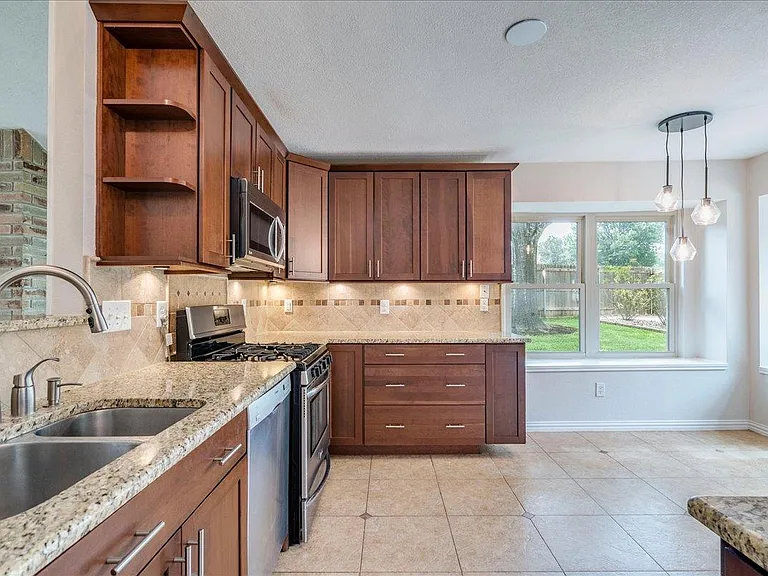 16517 Spotted Eagle Dr — Photo 3