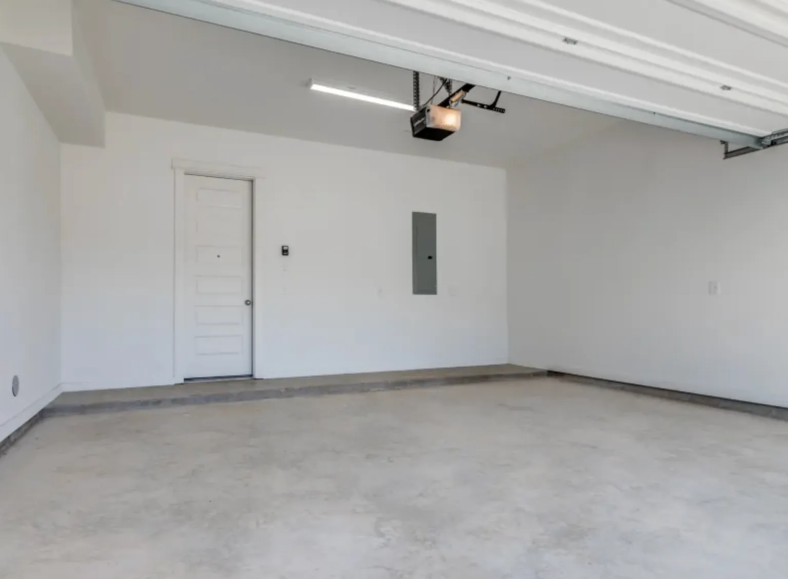 3 bed, 2.5 bath, 1589 sqft, $2,712 — Photo 4