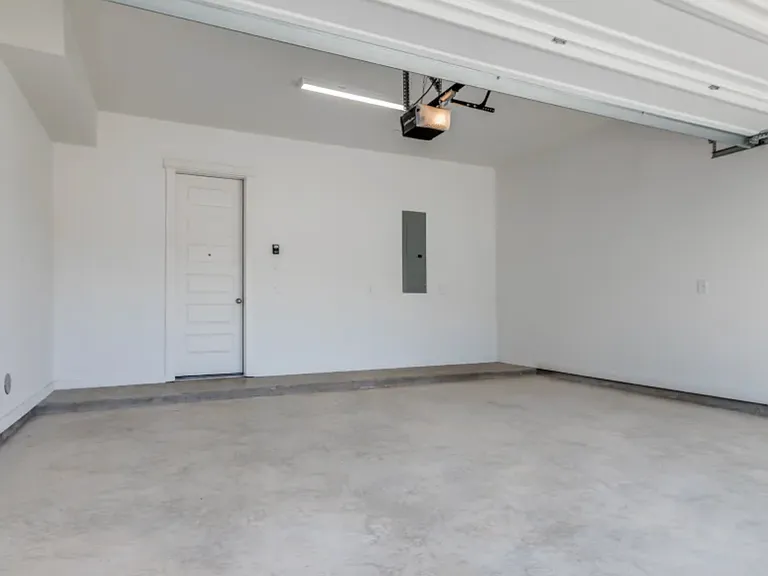 616 Hawthorn Grove Ln — Photo 4