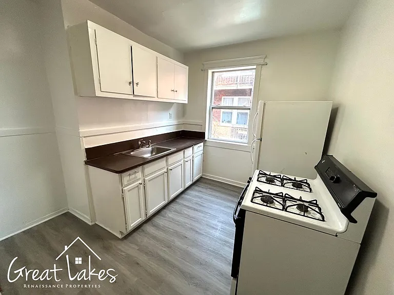 8133-8139 Senator St — Photo 10