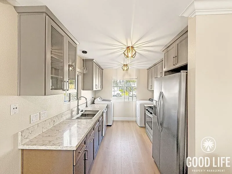 2 bed, 1.0 bath, 900 sqft, $3,300 — Photo 3