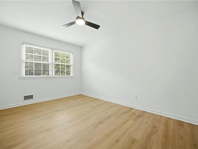 2220 Spring Mill Cv — Photo 23