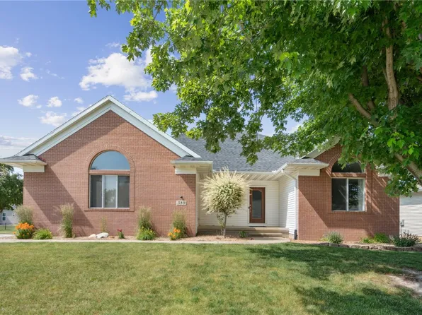 310 34th Ave, Marion, IA 52302