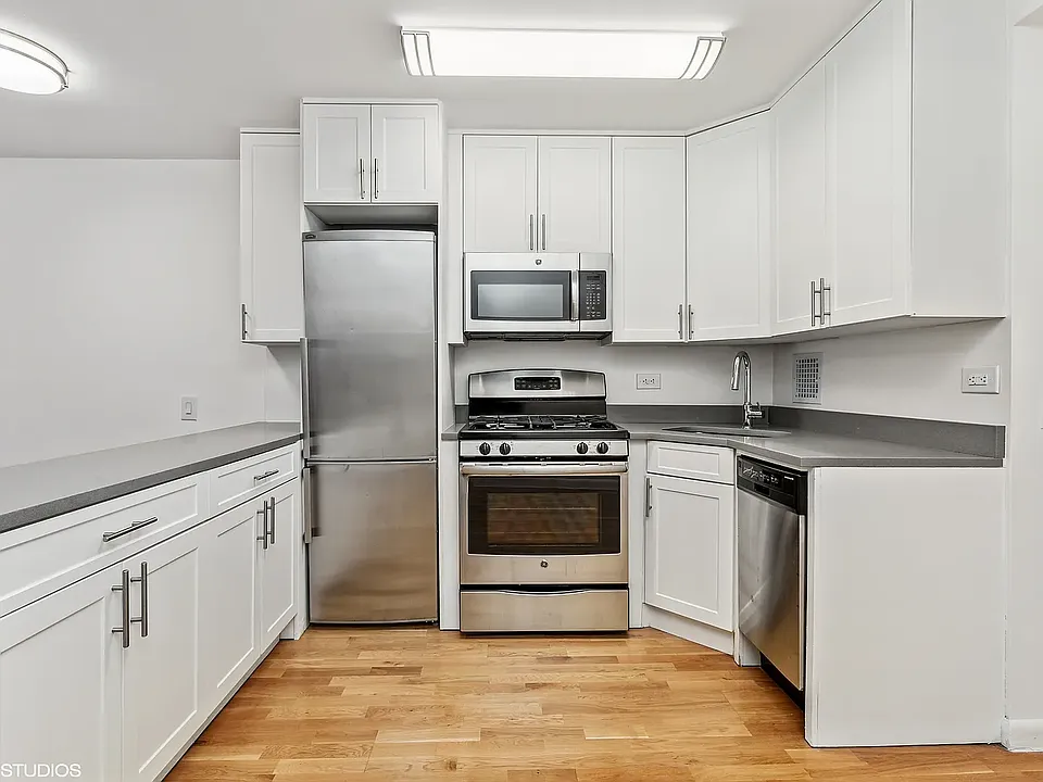 355 S End Ave #32P