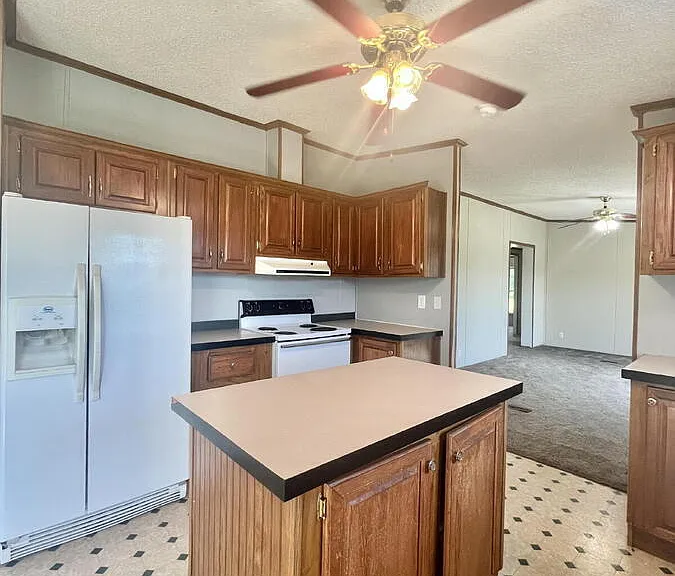 223 Bradford Ln — Photo 21