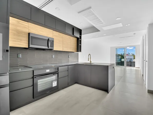 19 Hausman Street image 1 of 9