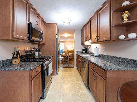 5th image of 414 Fox Hollow Drive #414