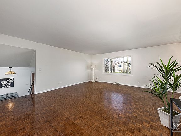 5th image of 6121 Green Dr