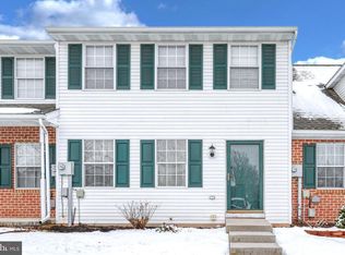 3 Fiddler Dr, New Oxford, PA 17350