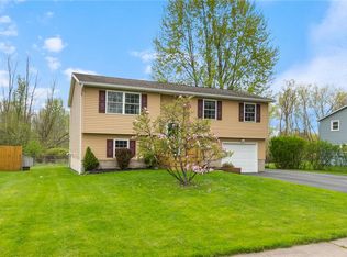 17 Courtright Ln, Rochester, NY 14624