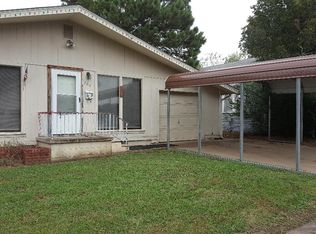 704 W Gentry St, Henryetta, OK 74437