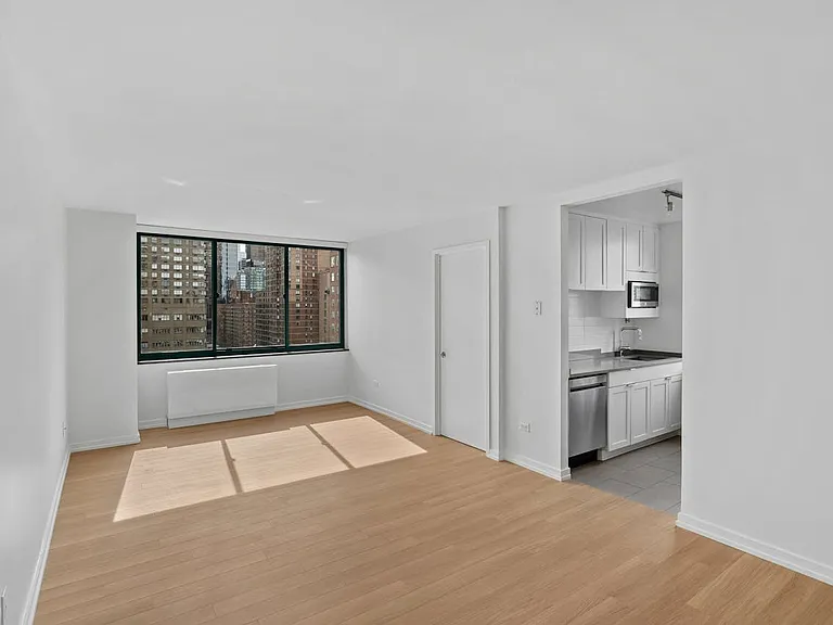 200 W 60th St #15G — Photo 3