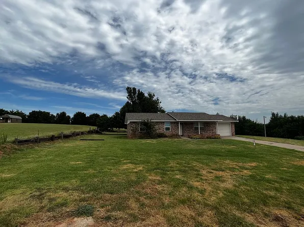 219 W Water Front Dr, Ninnekah, OK 73067