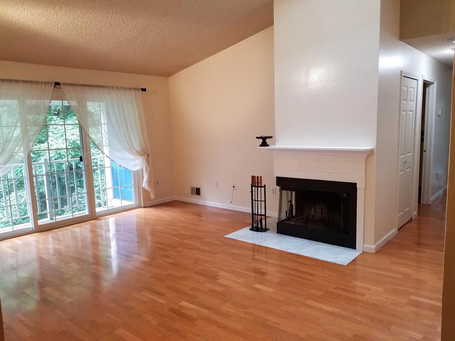 2 bed, 1600 sqft, $2,250 — Photo 2