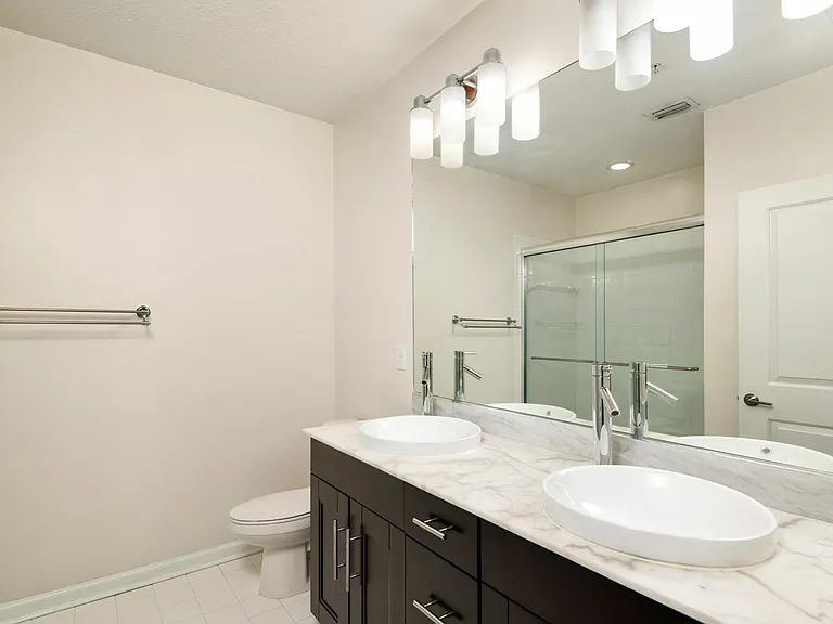 The Mark Highland Park Apartments Bathroom